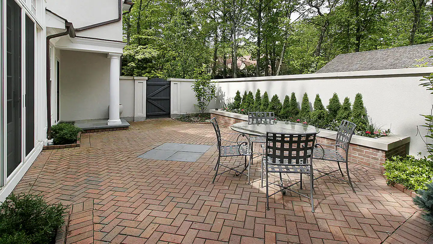 tips for a spotless brick patio